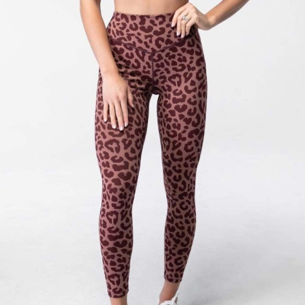 Balance cheetah leggings Size small